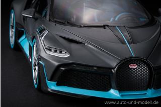 Bugatti Divo schwarz/blau Burago Metallmodell 1:18